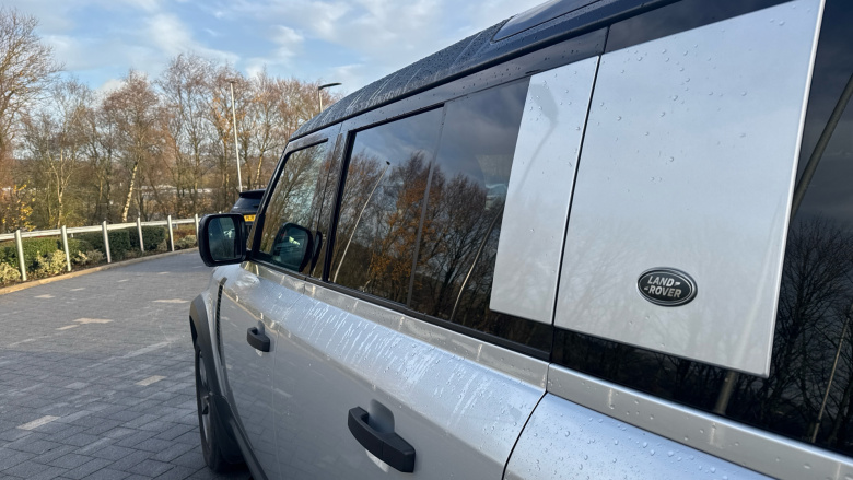 Land Rover Defender 2.0 D200 110 5dr Auto Diesel Estate